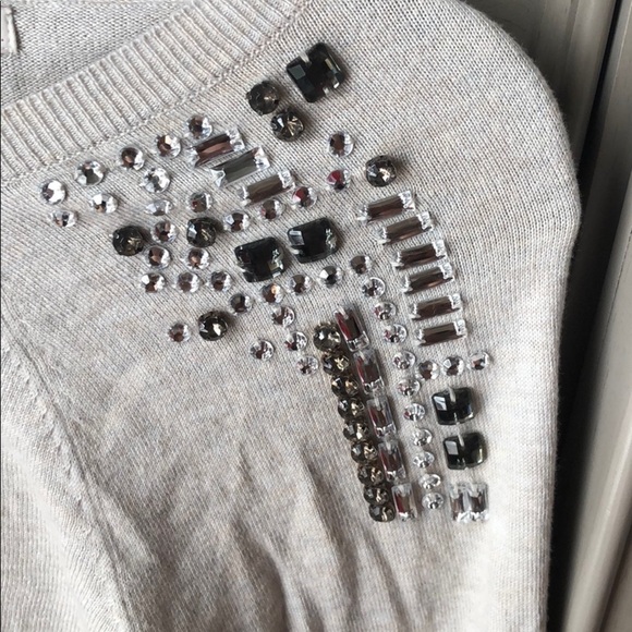 Adorable beige sweater with the gem detail sz L - Picture 2 of 3